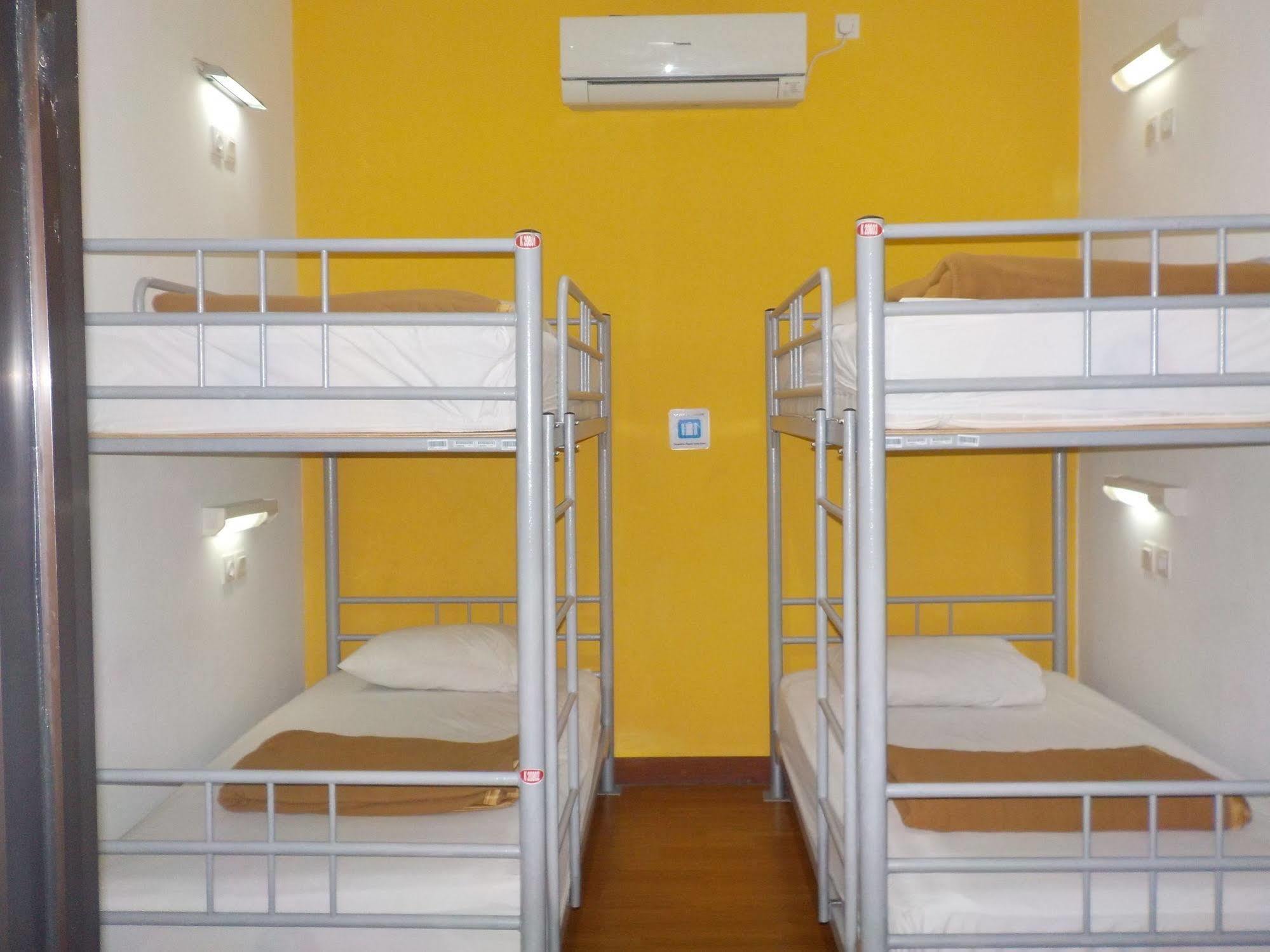 Cx Hostel Kuta Raya 外观 照片
