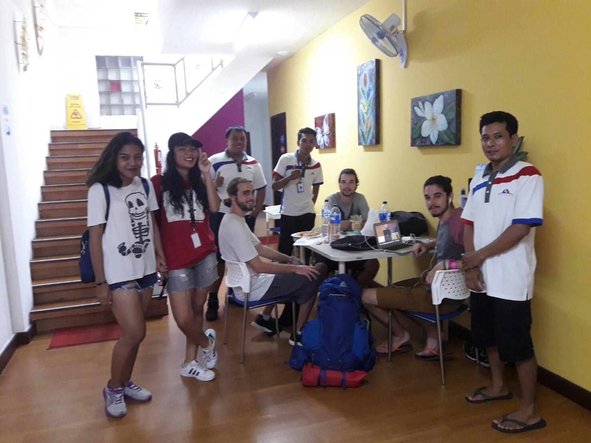Cx Hostel Kuta Raya 外观 照片