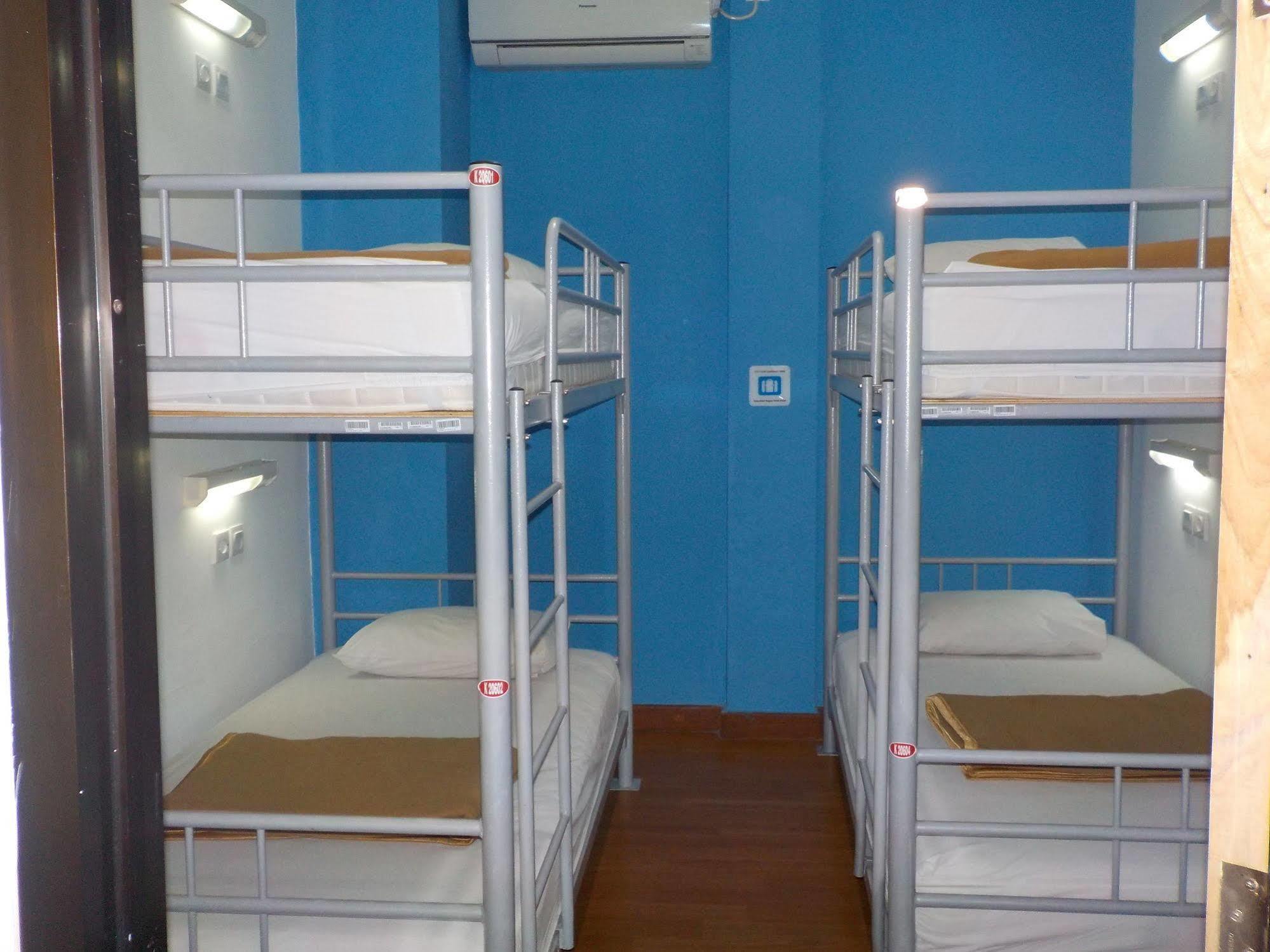 Cx Hostel Kuta Raya 外观 照片