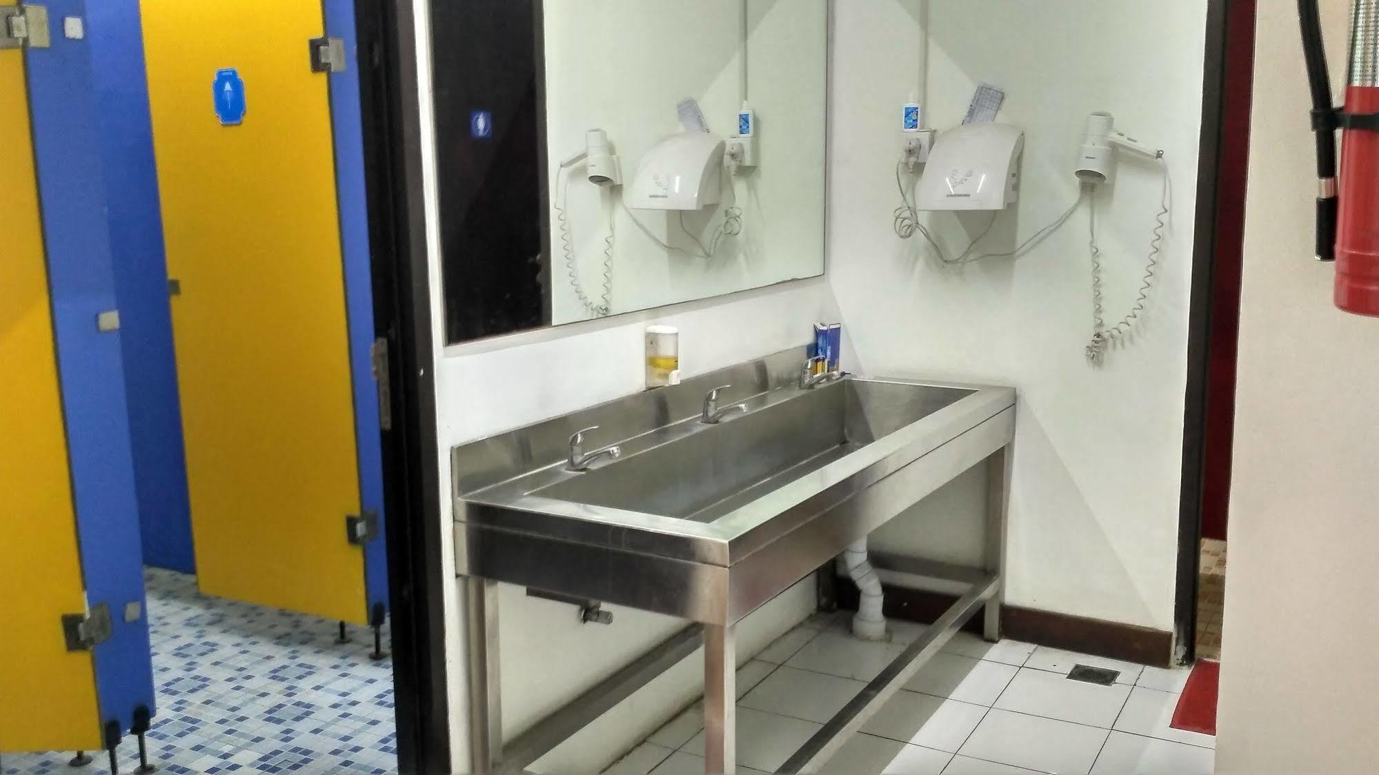 Cx Hostel Kuta Raya 外观 照片